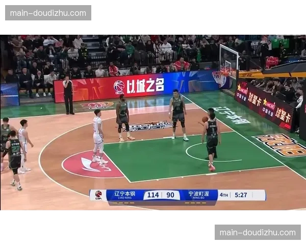 传统内线优势与现代空间打法碰撞 联赛战术演进显多元化