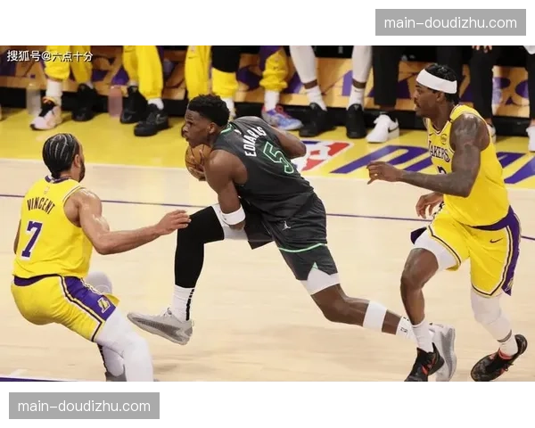 唐斯戈贝尔内线双塔,森林狼防守效率位居联盟上游 唐斯戈贝尔内线双塔,森林狼防守效率位居联盟上游