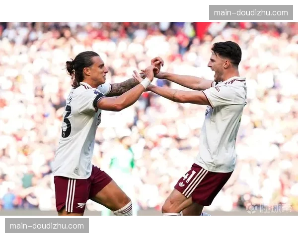 阿森纳对阵曼联临场调整,第58分钟四名球员同时替换登场 阿森纳对阵曼联临场调整,第58分钟四名球员同时替换登场