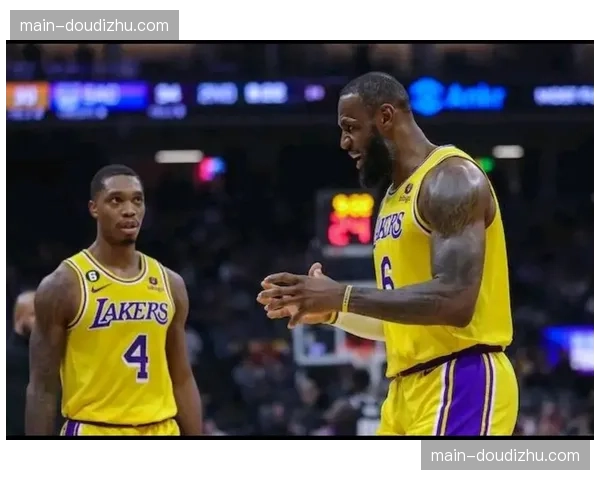 火箭全民皆兵七人得分上双，分享球能力展现阵容深度