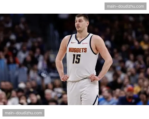 约基奇季后赛助攻率保持45% 掘金进攻仍围绕中轴展开